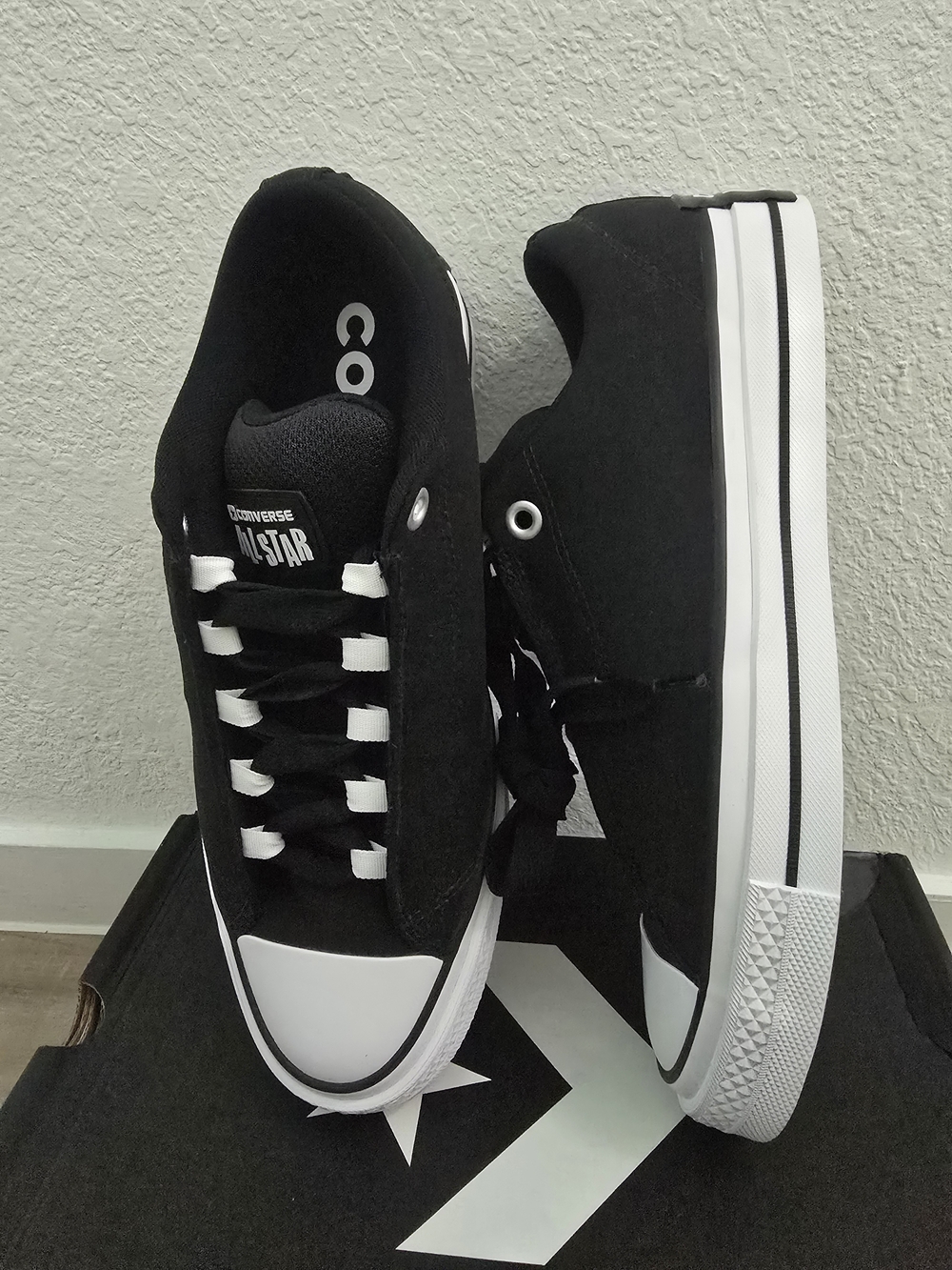 Converse Chuck Taylor All Star Low Top Sneakers - Black/White